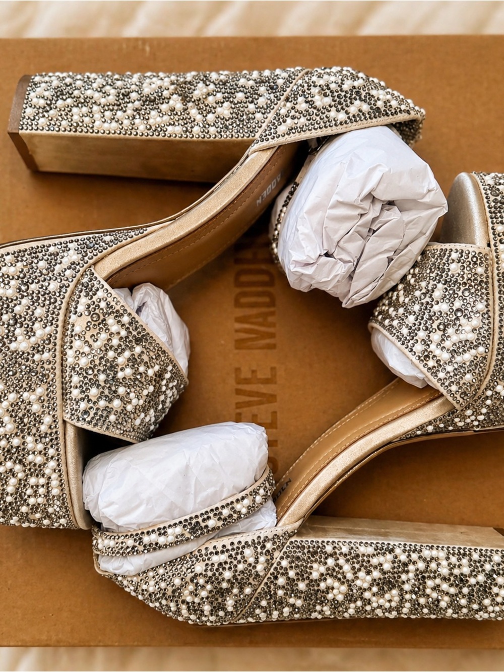 NWT! Steve Madden Pearl & Crystal Embellished Platform Sandal in Ivory - Picture 4 of 4